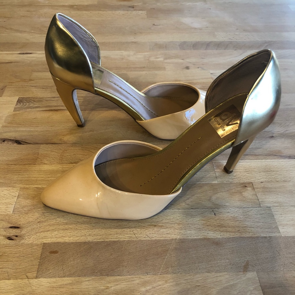 Gold and nude DV pumps